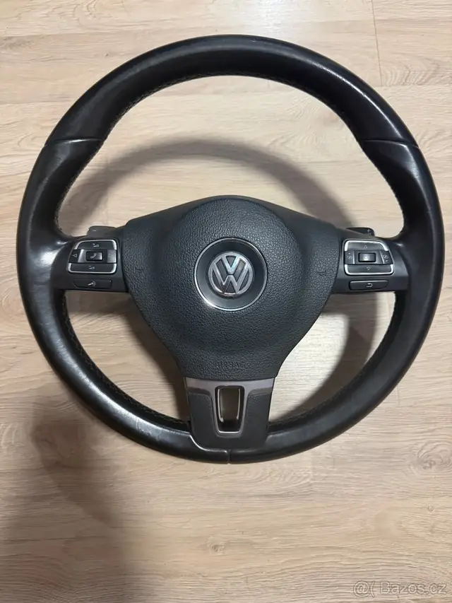 Zachovalý volant VW Passat B6, B7